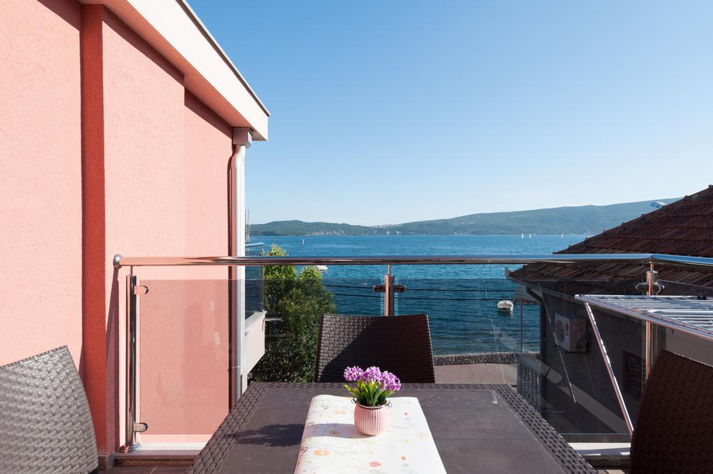Apartments Delfin Tivat Exterior photo