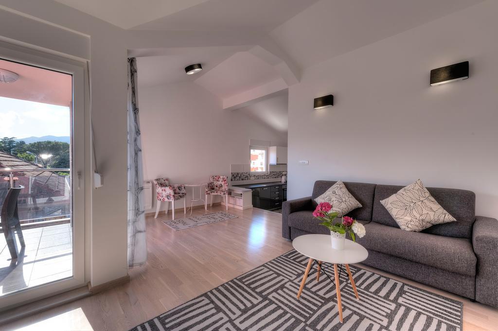 Apartments Delfin Tivat Exterior photo