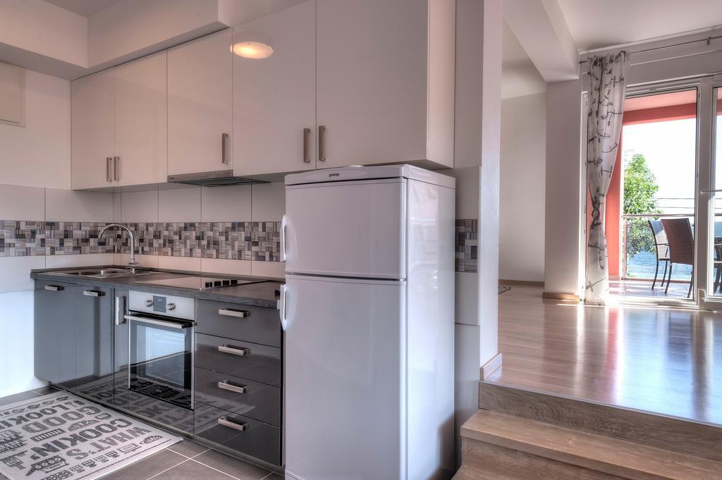 Apartments Delfin Tivat Exterior photo